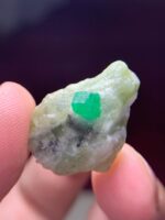 Natural Beauty Preserved: 25.50-Carat Swat Emerald Specimen - Image 6