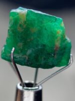 7.10ct Swat Emerald Crystal (9x12x8mm): A Natural Marvel in Green - Image 2