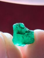 3.25ct Swat Emerald Crystal – Small Natural Gem with Vibrant Hue - Image 2