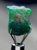 7.10ct Swat Emerald Crystal (9x12x8mm): A Natural Marvel in Green - Image 3
