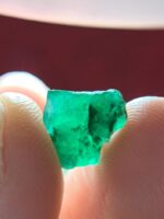 3.25ct Swat Emerald Crystal – Small Natural Gem with Vibrant Hue - Image 3