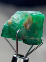 7.10ct Swat Emerald Crystal (9x12x8mm): A Natural Marvel in Green - Image 4