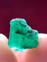 3.25ct Swat Emerald Crystal – Small Natural Gem with Vibrant Hue - Image 4