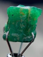 7.10ct Swat Emerald Crystal (9x12x8mm): A Natural Marvel in Green - Image 5