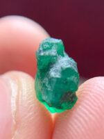 3.25ct Swat Emerald Crystal – Small Natural Gem with Vibrant Hue - Image 5