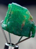 7.10ct Swat Emerald Crystal (9x12x8mm): A Natural Marvel in Green - Image 6