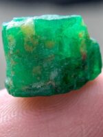 7.10ct Swat Emerald Crystal (9x12x8mm): A Natural Marvel in Green - Image 7