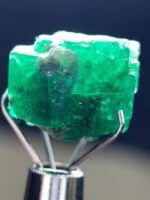 7.25ct Swat Emerald Crystal: Pure Green Beryl in Natural Form - Image 2