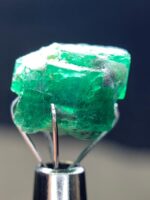7.25ct Swat Emerald Crystal: Pure Green Beryl in Natural Form - Image 5