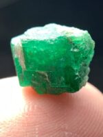 7.25ct Swat Emerald Crystal: Pure Green Beryl in Natural Form - Image 7