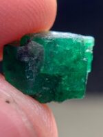 7.25ct Swat Emerald Crystal: Pure Green Beryl in Natural Form - Image 9