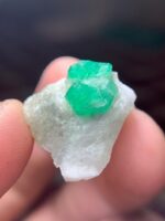 25.80 ct Swat Emerald Specimen – Depth-Rich Natural Crystal Form - Image 4