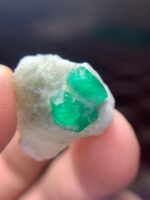 25.80 ct Swat Emerald Specimen – Depth-Rich Natural Crystal Form - Image 5
