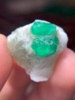25.80 ct Swat Emerald Specimen – Depth-Rich Natural Crystal Form - Image 10