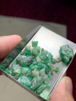 37.90ct Laghman Emerald Rough Lot – Impressive Volume, Natural Brilliance (17.11 x 10.84 x 7.37 mm) - Image 2