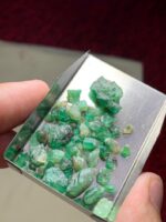 37.90ct Laghman Emerald Rough Lot – Impressive Volume, Natural Brilliance (17.11 x 10.84 x 7.37 mm) - Image 3