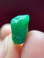 7.55ct Natural Swat Emerald Crystal – Untreated Green Beryl from Pakistan - Image 7