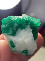 Swat Emerald Specimen: Raw Crystal Gemstone (106.14ct, 30x20x19mm) - Image 2