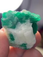Swat Emerald Specimen: Raw Crystal Gemstone (106.14ct, 30x20x19mm) - Image 3