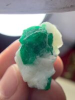 Swat Emerald Specimen: Raw Crystal Gemstone (106.14ct, 30x20x19mm) - Image 4