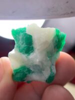 Swat Emerald Specimen: Raw Crystal Gemstone (106.14ct, 30x20x19mm) - Image 5