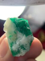 Swat Emerald Specimen: Raw Crystal Gemstone (106.14ct, 30x20x19mm) - Image 6