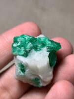 Swat Emerald Specimen: Raw Crystal Gemstone (106.14ct, 30x20x19mm) - Image 8