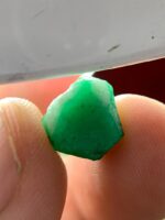7.20 ct Swat Emerald Crystal (10.51 × 10.06 × 7.38 mm) – Natural Untreated Green Beryl from Northern Pakistan - Image 5