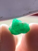 3.950ct Emerald from Swat Valley – A Pure Green Gemstone - Image 2