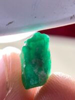 3.950ct Emerald from Swat Valley – A Pure Green Gemstone - Image 5