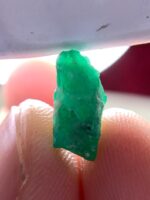 3.950ct Emerald from Swat Valley – A Pure Green Gemstone - Image 7