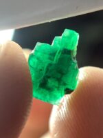 The Elegant 2.00 ct Swat Emerald Crystal: A Balanced Gem of Natural Beauty - Image 2