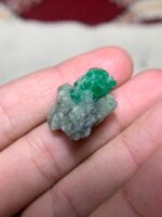 Striking 29.55-Carat Emerald Specimen: Bold Beauty in Green - Image 2