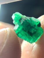 The Elegant 2.00 ct Swat Emerald Crystal: A Balanced Gem of Natural Beauty - Image 3