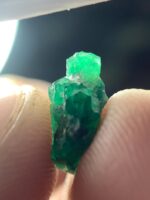 The Elegant 2.00 ct Swat Emerald Crystal: A Balanced Gem of Natural Beauty - Image 5