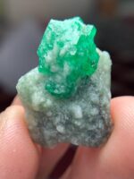 Striking 29.55-Carat Emerald Specimen: Bold Beauty in Green - Image 5