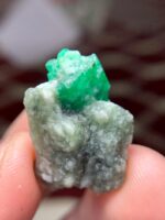 Striking 29.55-Carat Emerald Specimen: Bold Beauty in Green - Image 9