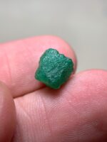 Uncut Elegance: 3.60 ct Emerald Crystal from Pakistan’s Swat Valley - Image 3