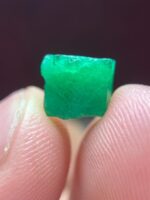 Natural Elegance: 4.07ct Emerald Crystal from Swat (7.21 x 8.96 x 8.73 mm) - Image 4