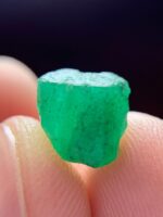 Uncut Elegance: 3.60 ct Emerald Crystal from Pakistan’s Swat Valley - Image 11