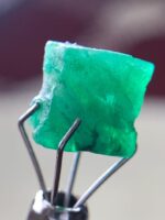The Whispering Crystal – 3.87 ct Swat Emerald - Image 4