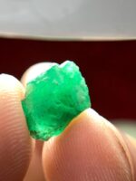 New Crystal: 3.26 ct Swat Emerald — Well-Proportioned and Faceting-Ready - Image 2