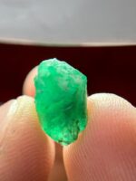 New Crystal: 3.26 ct Swat Emerald — Well-Proportioned and Faceting-Ready - Image 3