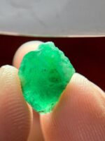 New Crystal: 3.26 ct Swat Emerald — Well-Proportioned and Faceting-Ready - Image 8
