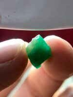 Natural Geometry in Green: 7.01ct Swat Emerald Crystal - Image 2