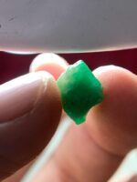 Natural Geometry in Green: 7.01ct Swat Emerald Crystal - Image 3