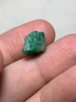 Natural Geometry in Green: 7.01ct Swat Emerald Crystal - Image 5
