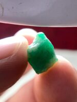 Natural Geometry in Green: 7.01ct Swat Emerald Crystal - Image 6
