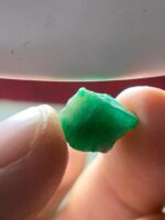 Natural Geometry in Green: 7.01ct Swat Emerald Crystal - Image 9
