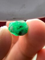 Magnificent 6.00ct Swat Emerald Crystal: A Rare Gem with Exceptional Form and Color - Image 2
